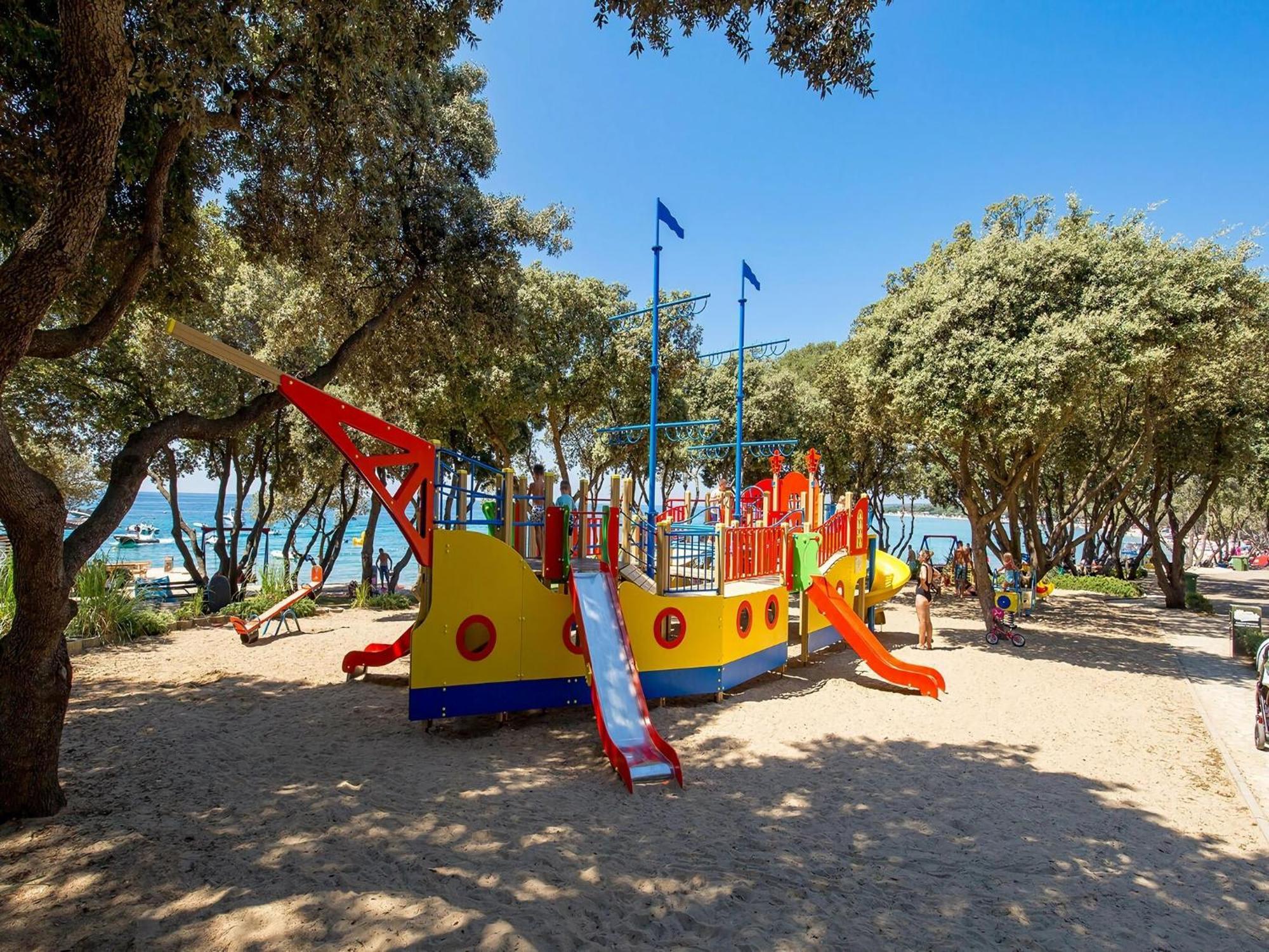 Mobile Homes Mediteran In Caravan Park Strasko, โนวาลยา ภายนอก รูปภาพ