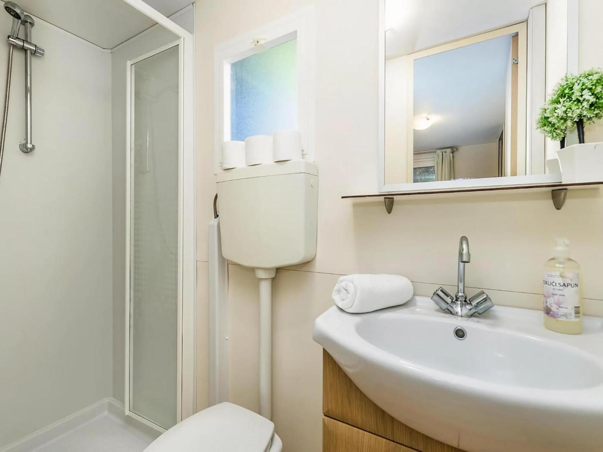 Mobile Homes Mediteran In Caravan Park Strasko, โนวาลยา ภายนอก รูปภาพ